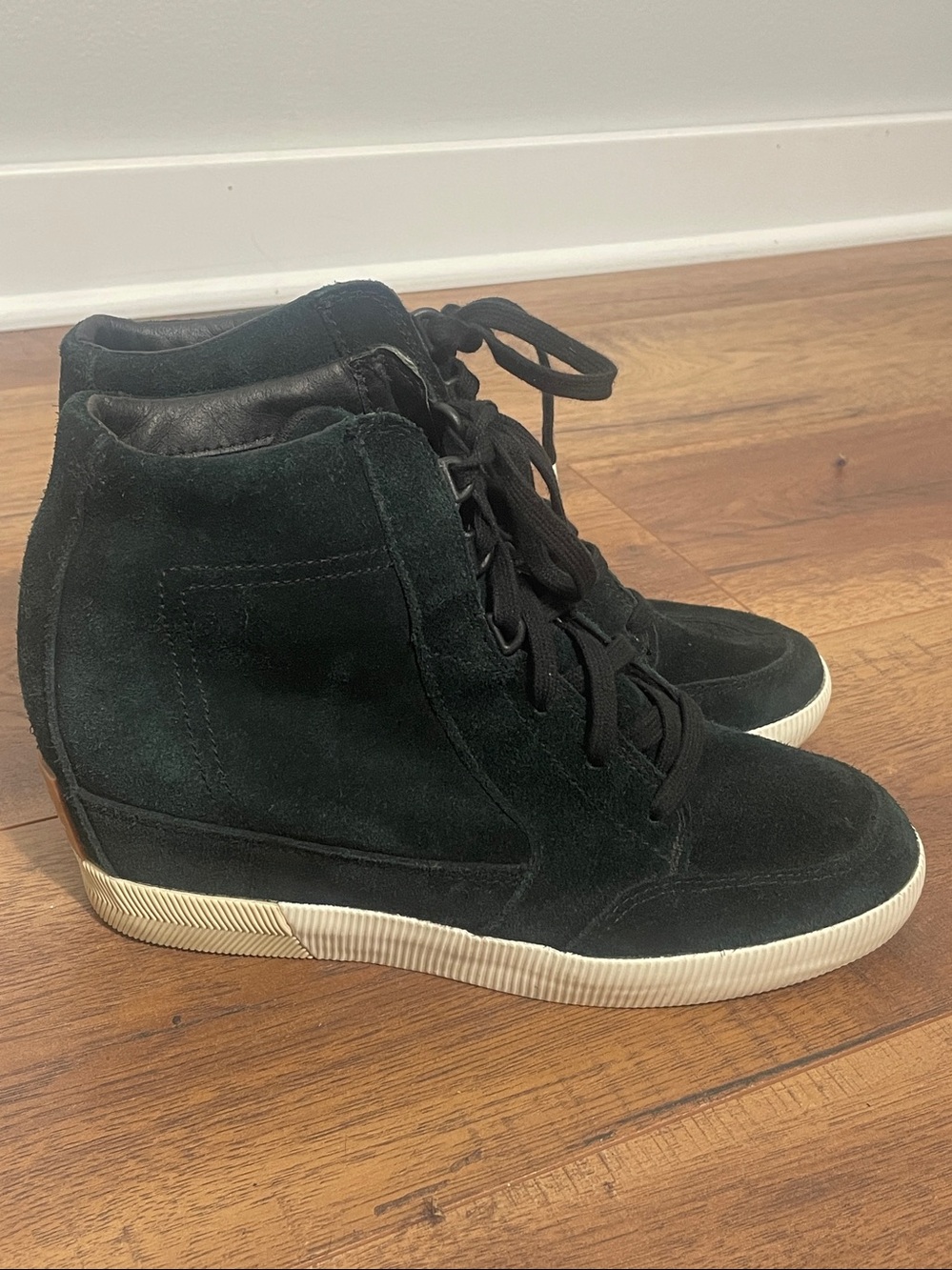 Sorel Women's Out 'N About Wedge Green Suede Booties Size 9.5 EU 40.5